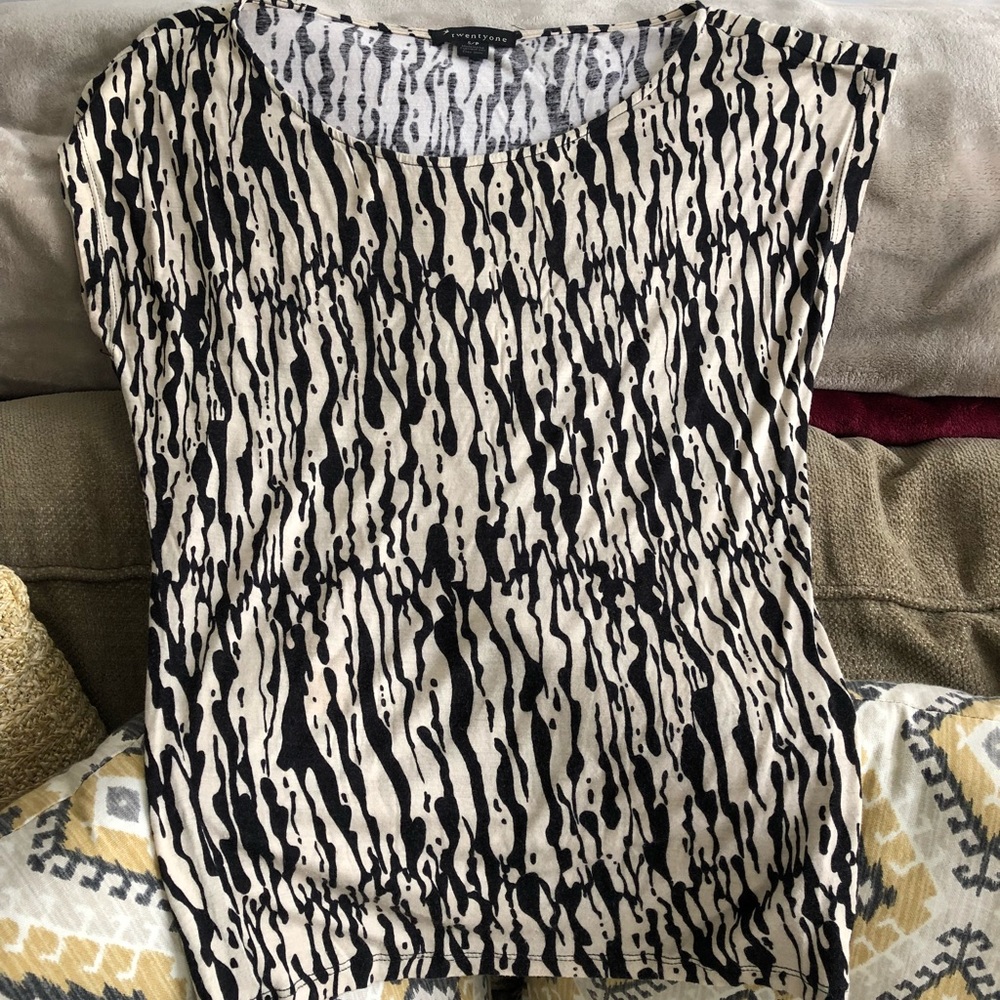 Patterned Top - image 3